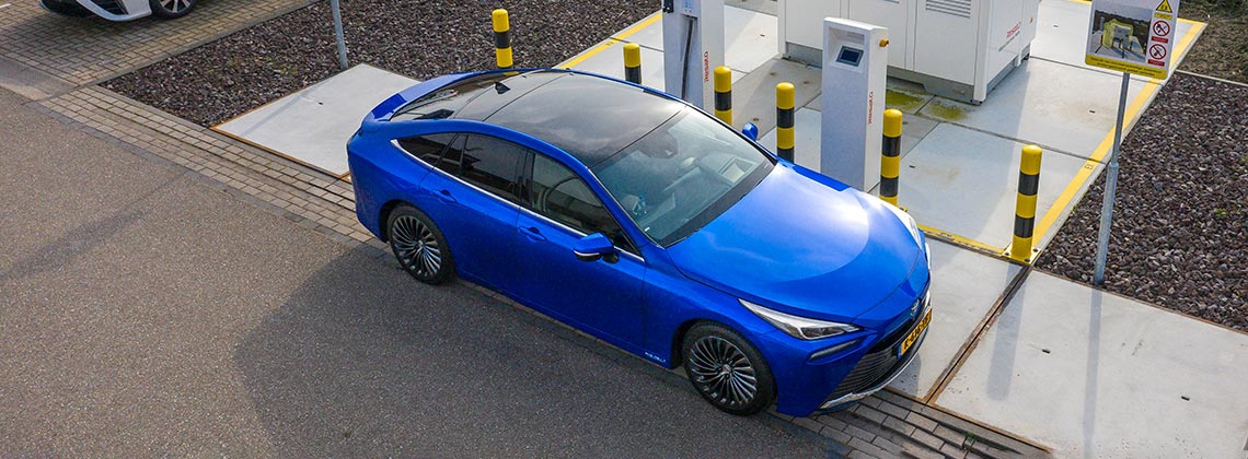 09_Toyota-levert-nieuwe-Mirai-inclusief-eigen-waterstoftankstation-1140-alles-inbegrepen.jpg