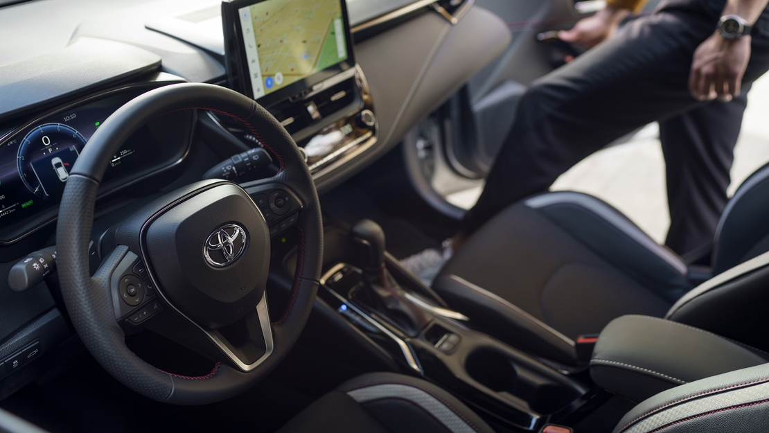 toyota-corolla-hatchback-interieur-dashboard-stuur-navigatie